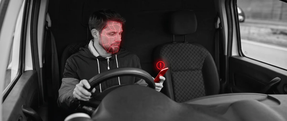 Conductor con cámara de cabina y alerta en el celular